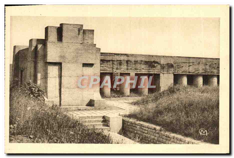 Monument de la Tranchée des Baionnettes — (A. VENTRE, Architecte) — Ossuaire de Douaumont