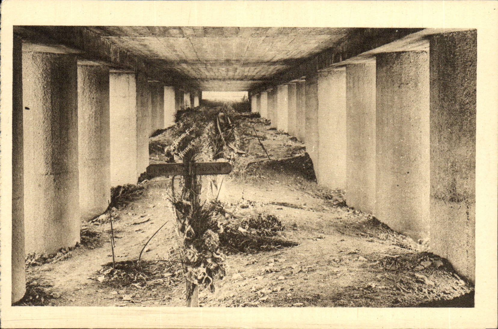 Tranchée des Baionnettes — Vue intérieure — Ossuaire de Douaumont