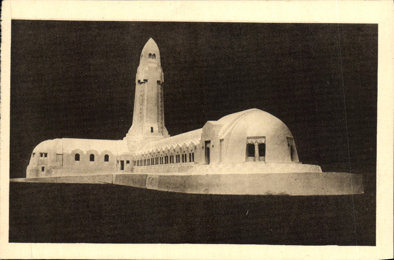 Ossuaire et Phare de Douaumont — Arrière du Monument - Chapelle Catholique — (Léon Aréma et Jacques Hardy, Architectes)