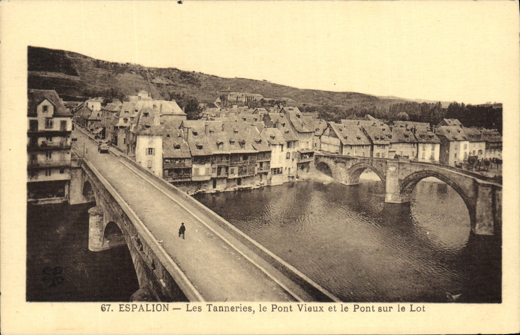 CPA Espalion Les Tanneries le Pont Vieux et le Pont sur le Lot