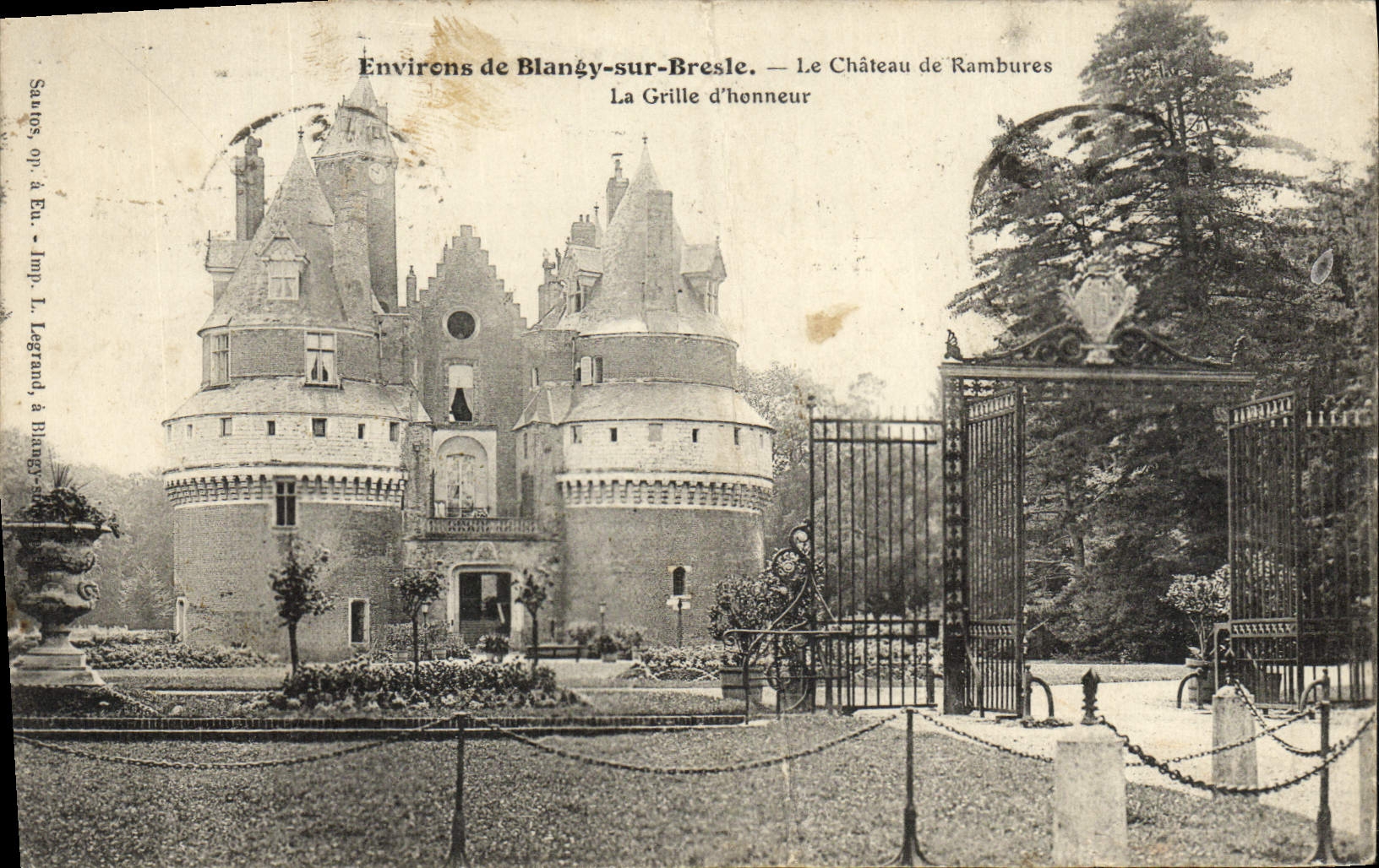 CPA Environs de Blangy Sur Bresle Le Chateau de Rambures La Grille d'Honneur