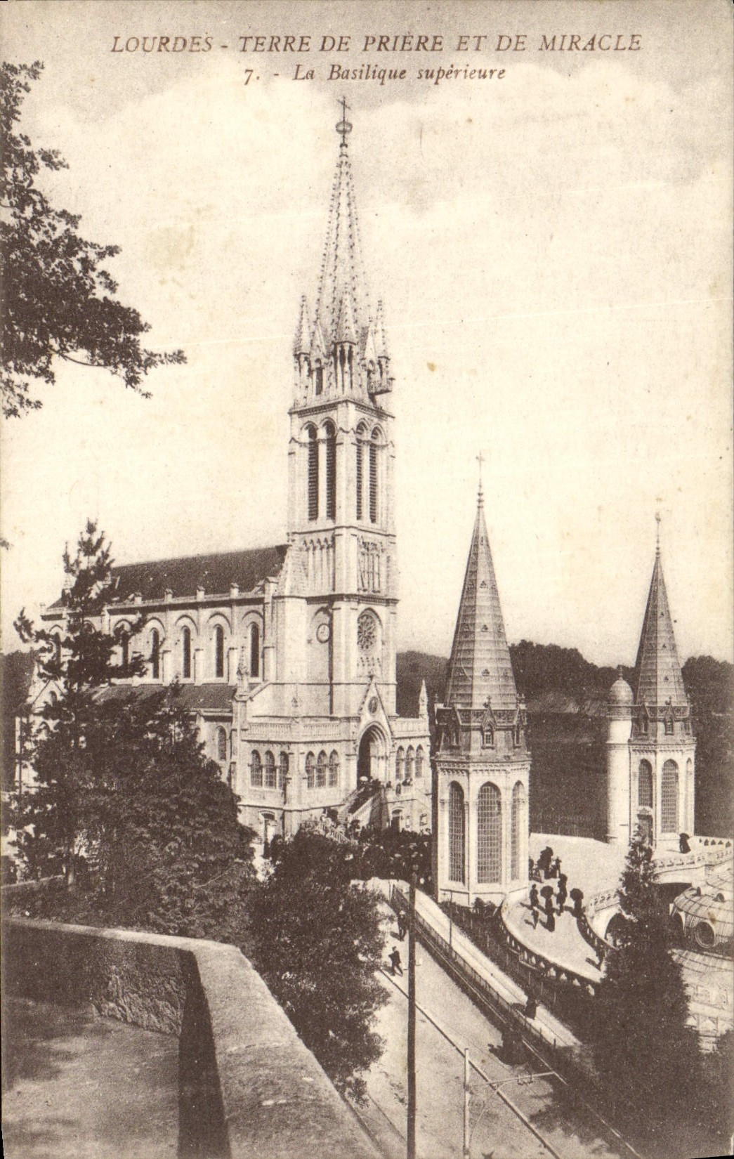 CPA Lourdes Terre De Priere Et De Miracle La Basilique superieure