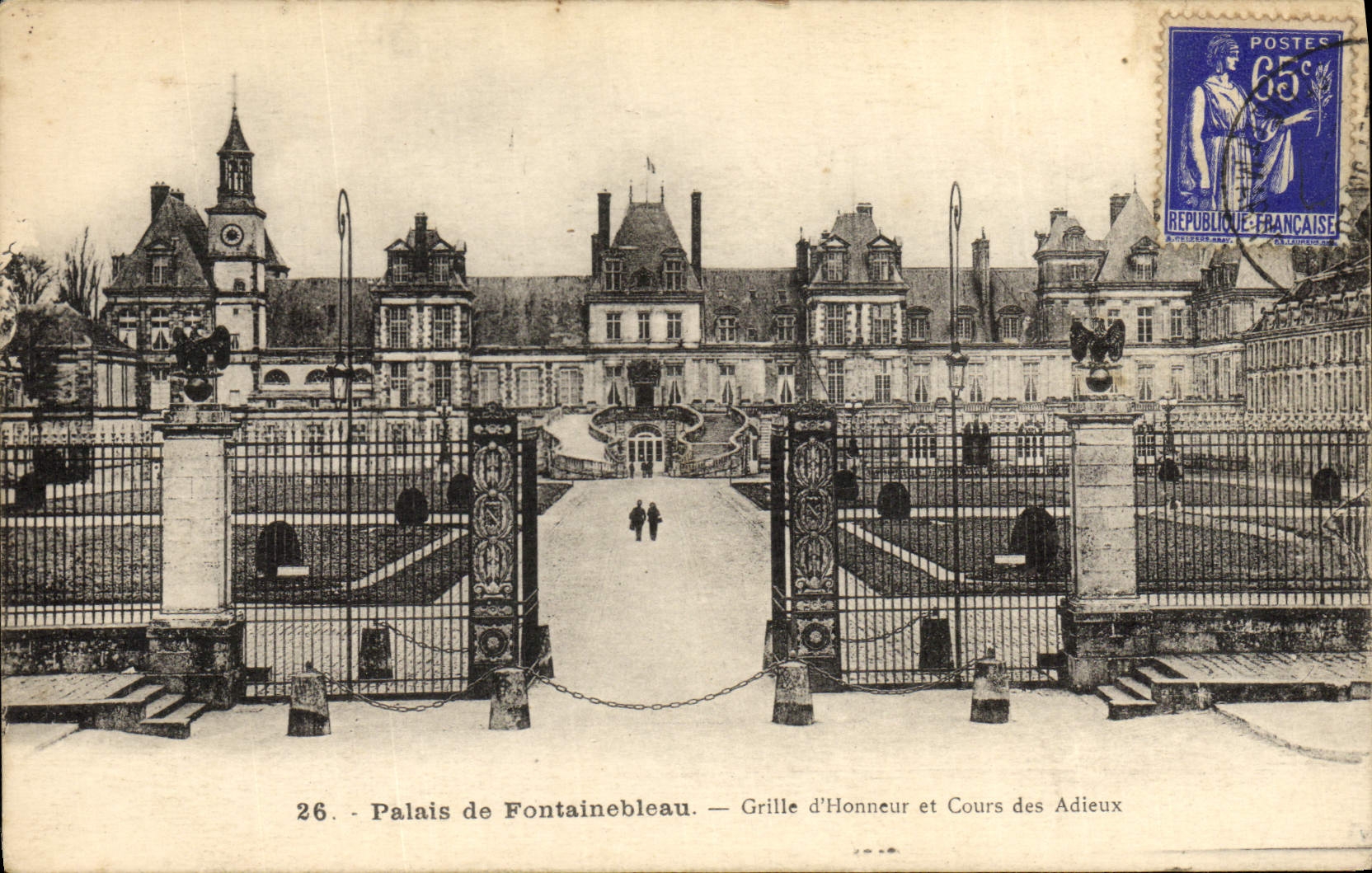 Palais de Fontainebleau — Grille d'Honneur et Cours des Adieux — n°26
