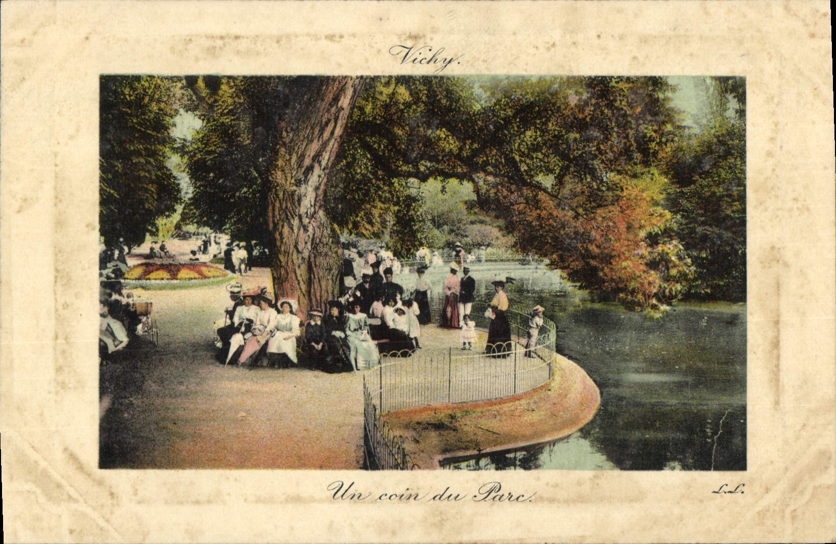 CPA Vichy Un ccin Du Parc