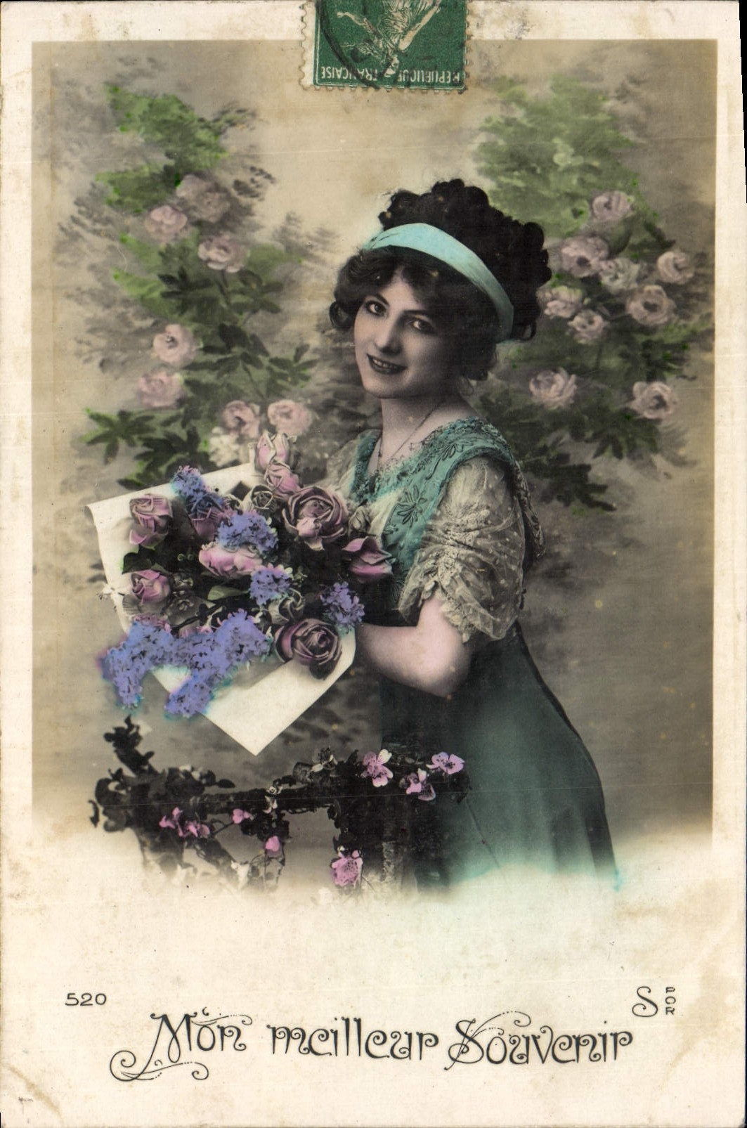 Jeune femme avec bouquet de roses — 'Mon meilleur Souvenir' — S.A.C. n°520