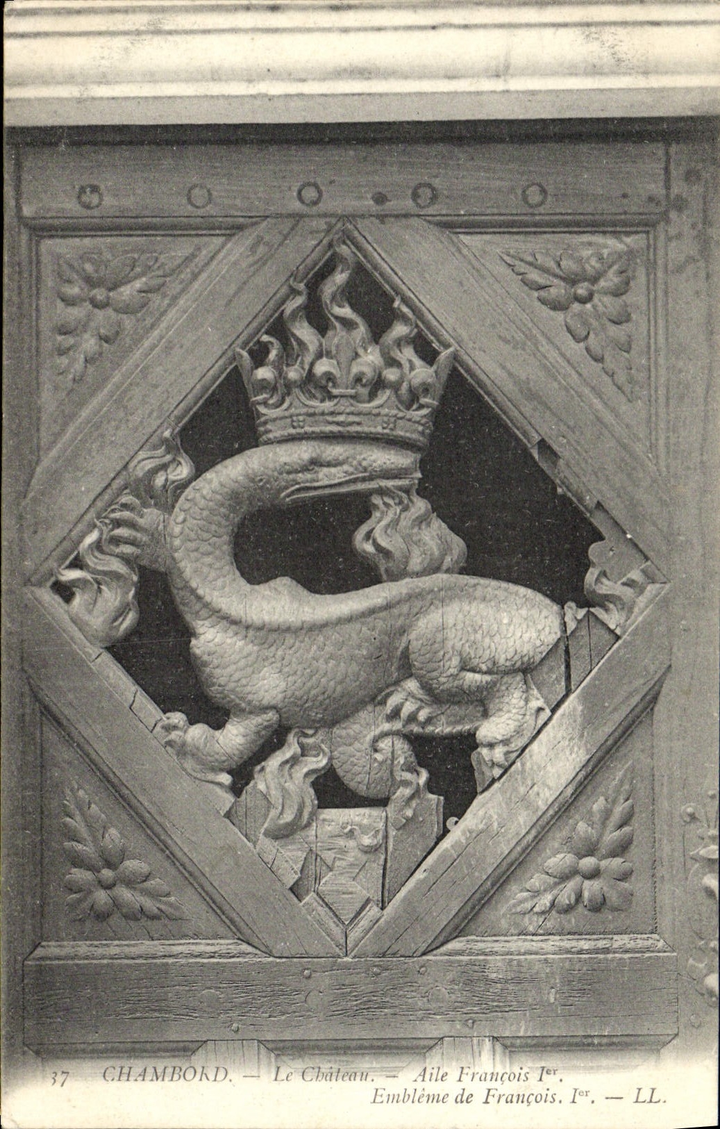CPA Chambord Le Chateau Aile Francois 1er Embleme de Francois 1er