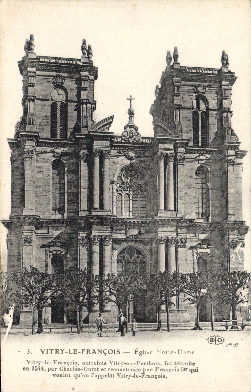 CPA Vitry Le Franvois Eglise Notre Dame