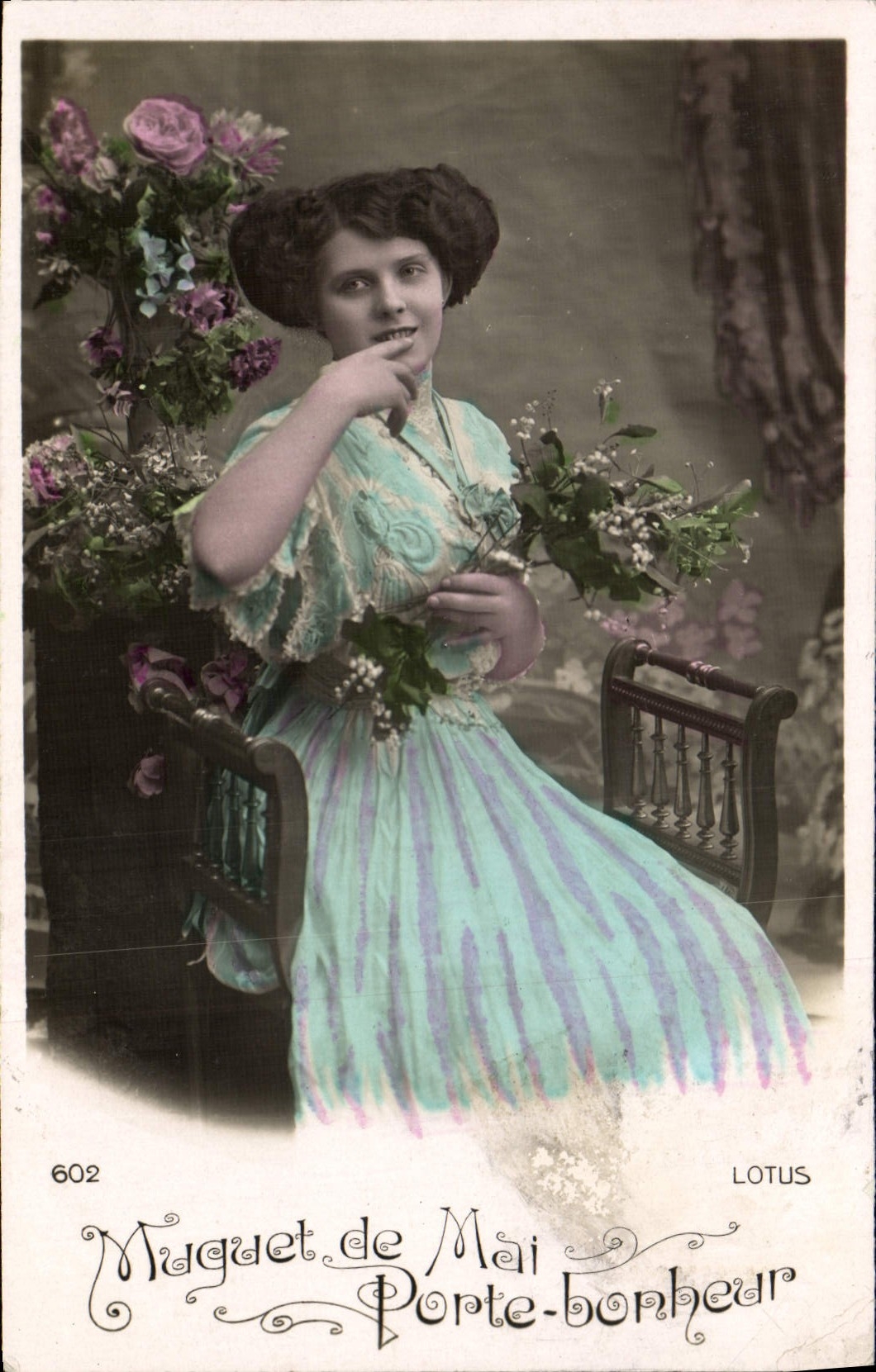 CPA Muguet de Mail Porte Bonheur Femme