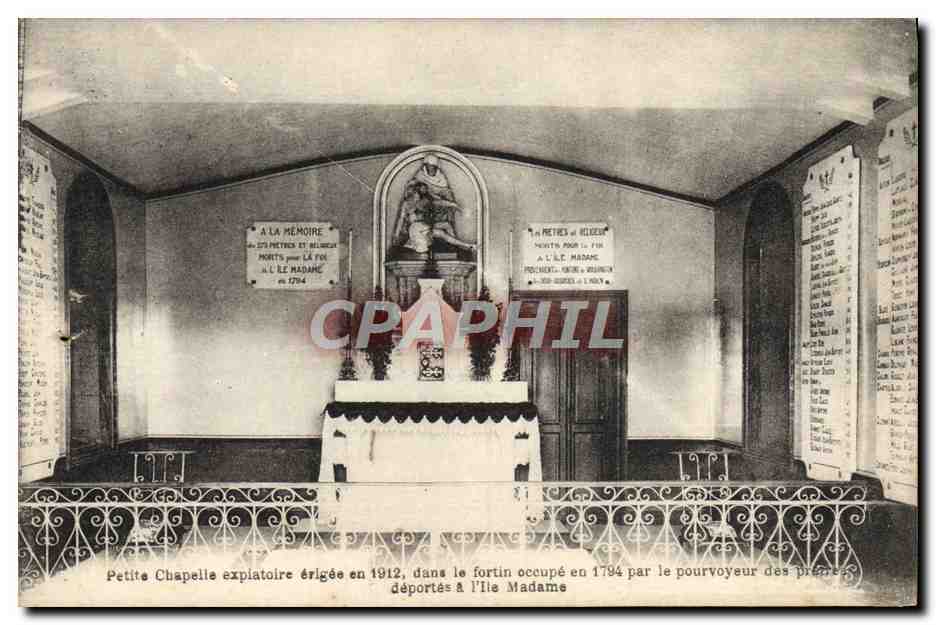 CPA Petite Chapelle Expiatoire Ile Madame