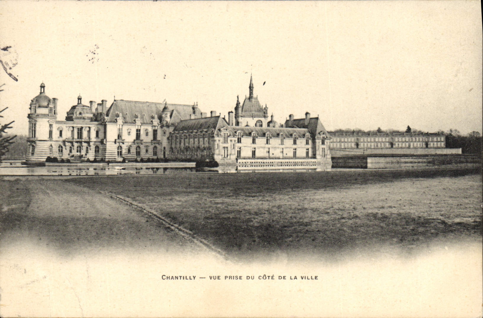 Chantilly — Vue prise du côté de la ville — Photographe A. Brige, Paris