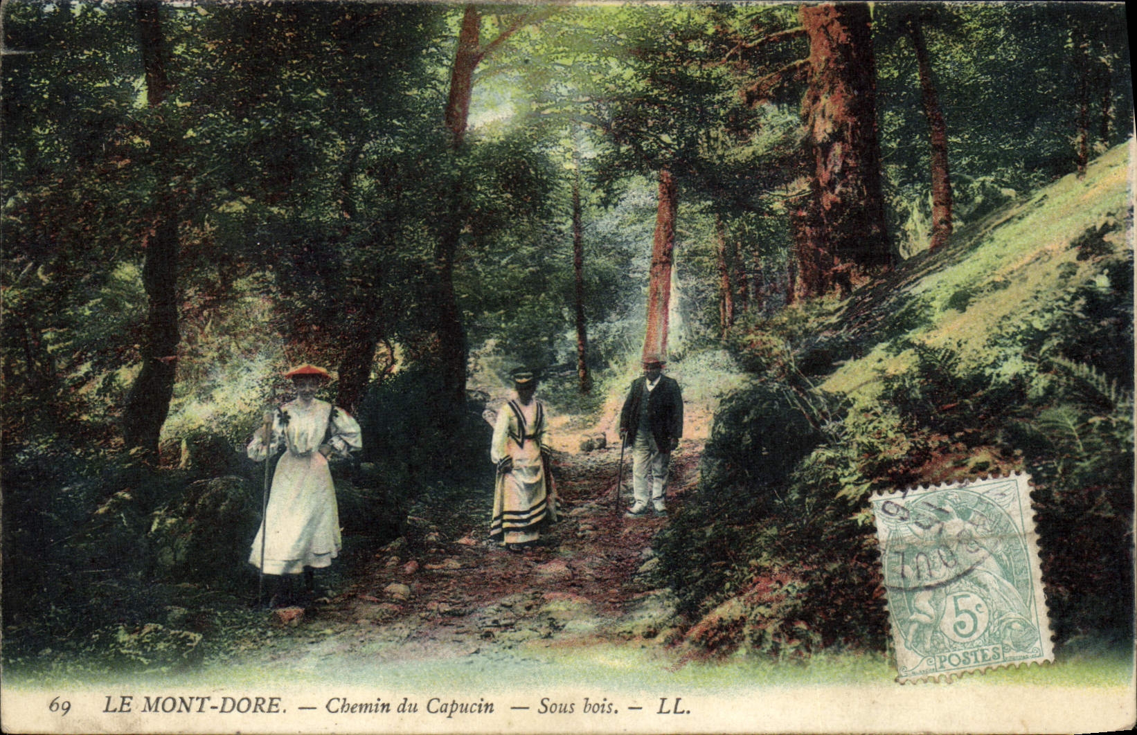 CPA Le Mont Dore Chemin du Capucin Sous Bois