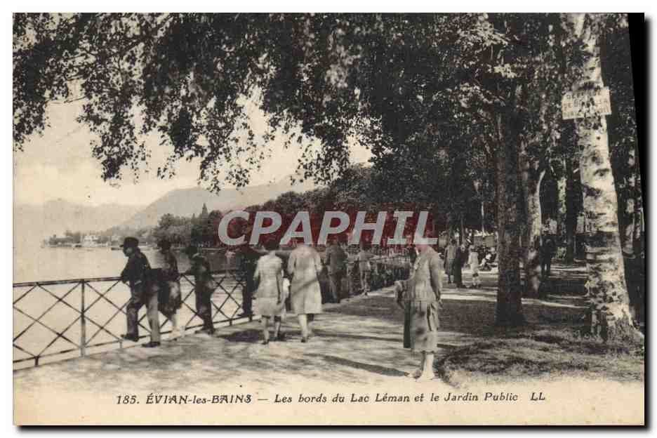 CPA Evian les Bains Les bords du lac Leman et le jardin public 