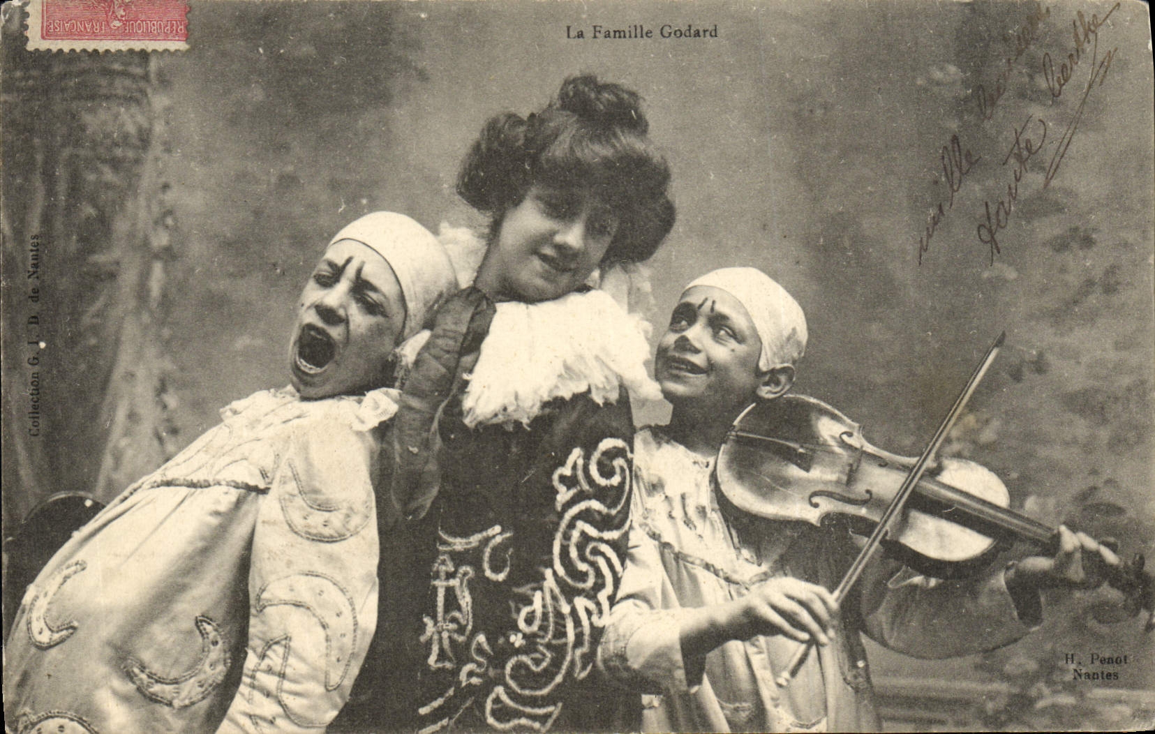 CPA Fantaisie Femme La famille Godard Violon Cirque