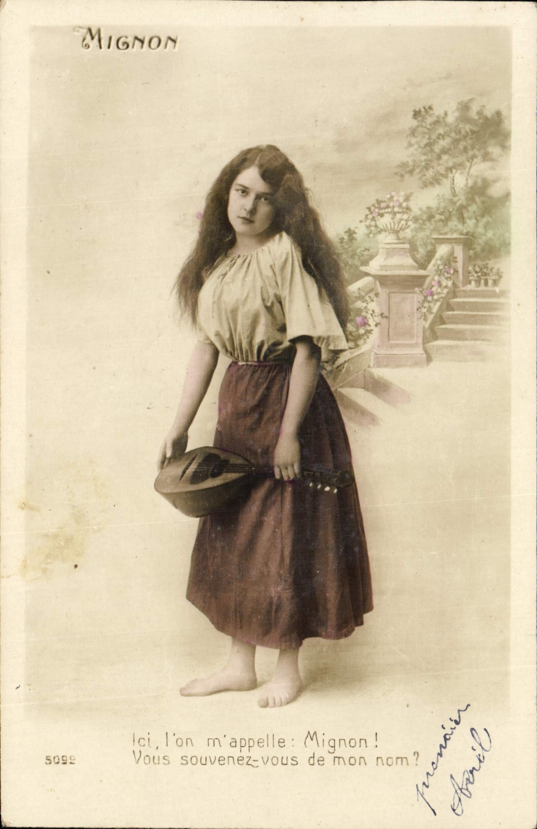 Jeune fille tenant une mandoline — Mignon — éditeur Frénaud, n° 5092