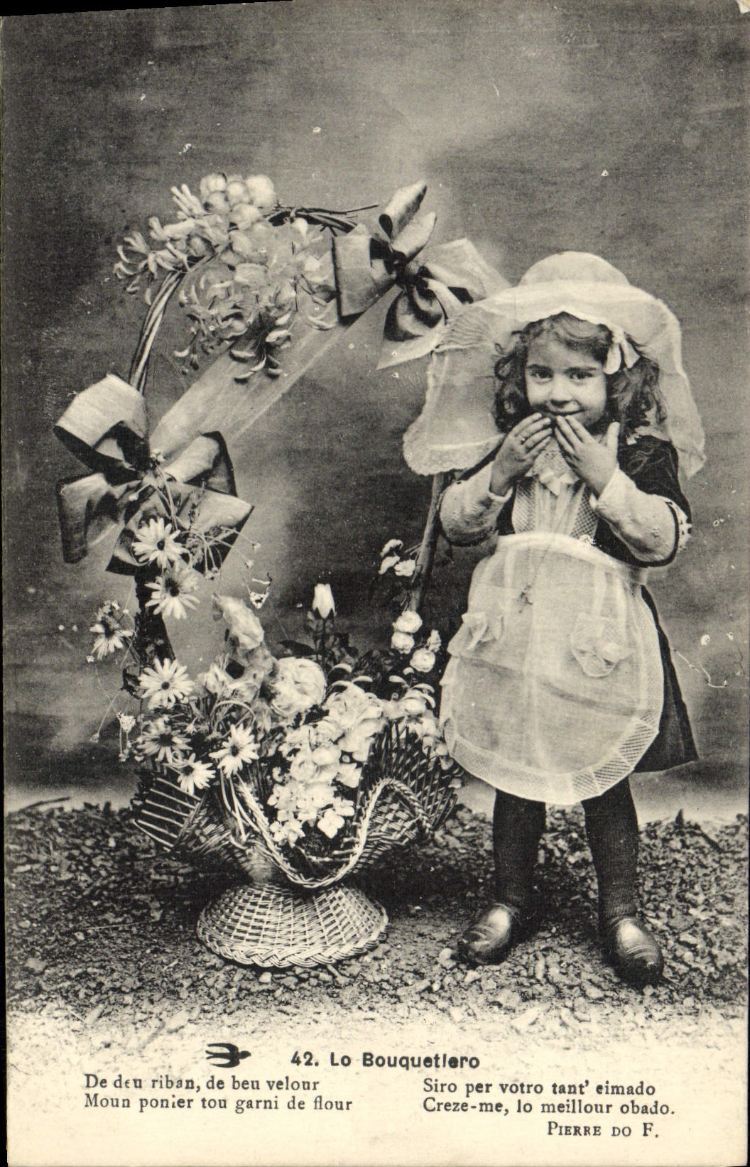 CPA Fantaisie Enfant Lo Bouquetiero Folklore
