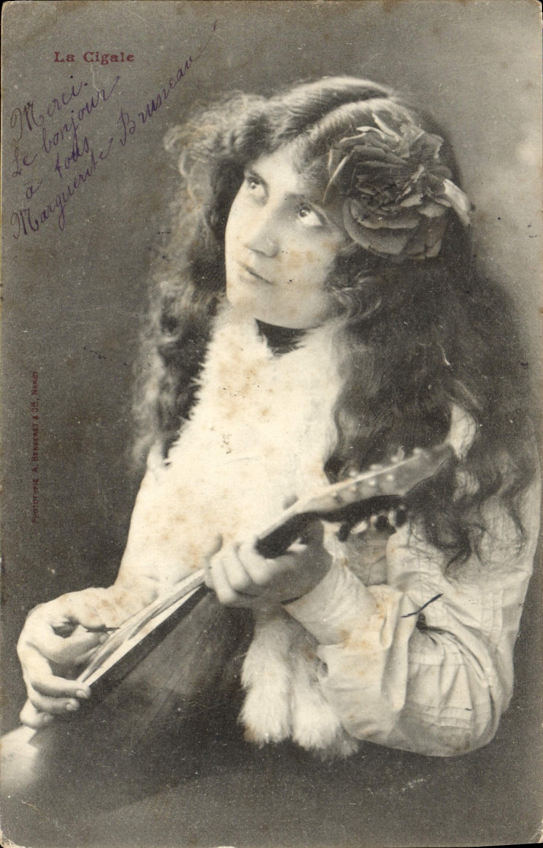 CPA Fantaisie Femme la cigale Mandoline 