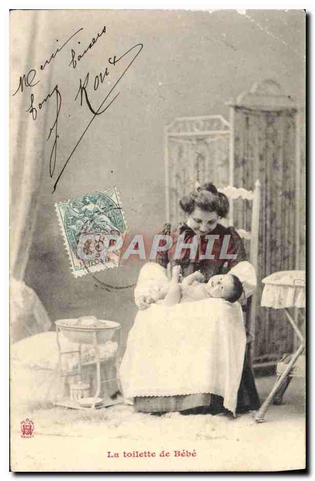 CPA Fantaisie Femme La toilette de bebe 