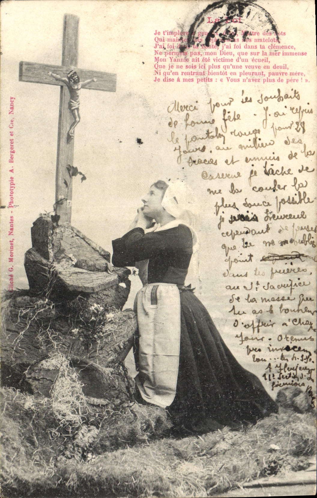 Sœur en prière devant une croix — phototypie G. Mortnet, Nancy — série n° 28