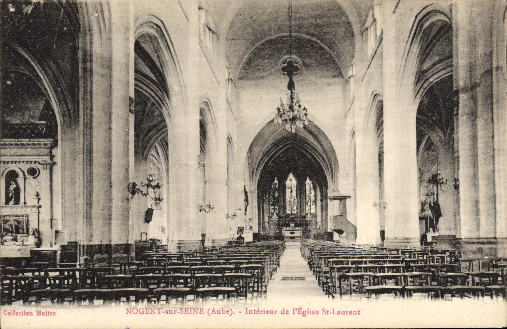 CPA Nogent Sur Seine Interieur De I'Eglise St Laurent
