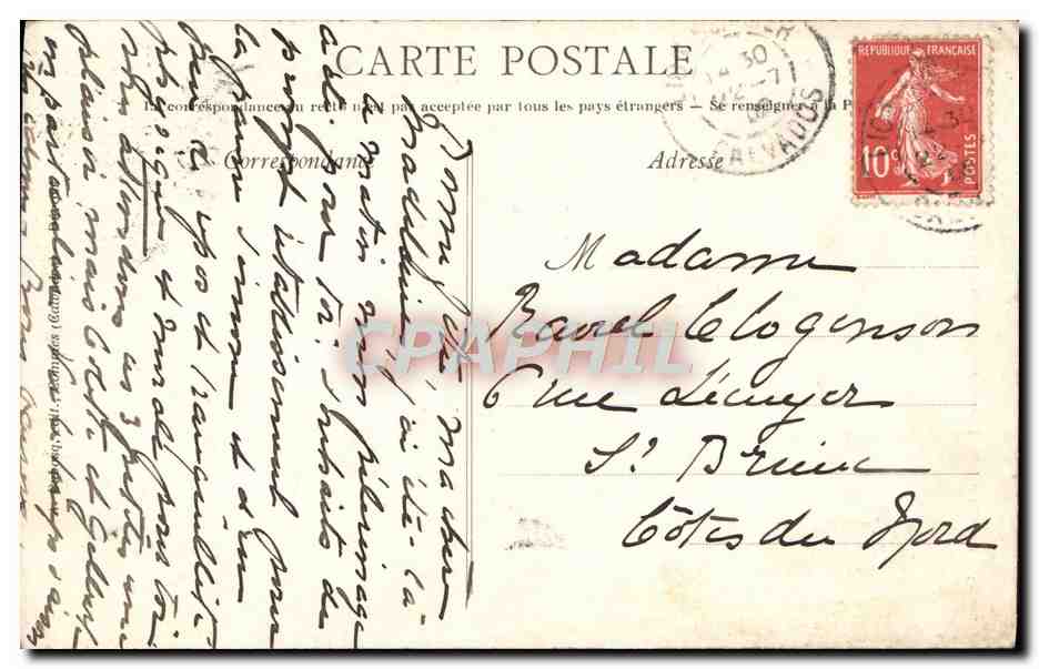 CPA La Delivrande La Chapelle et La Cour De La Sainte Famille Femme Enfants — Back