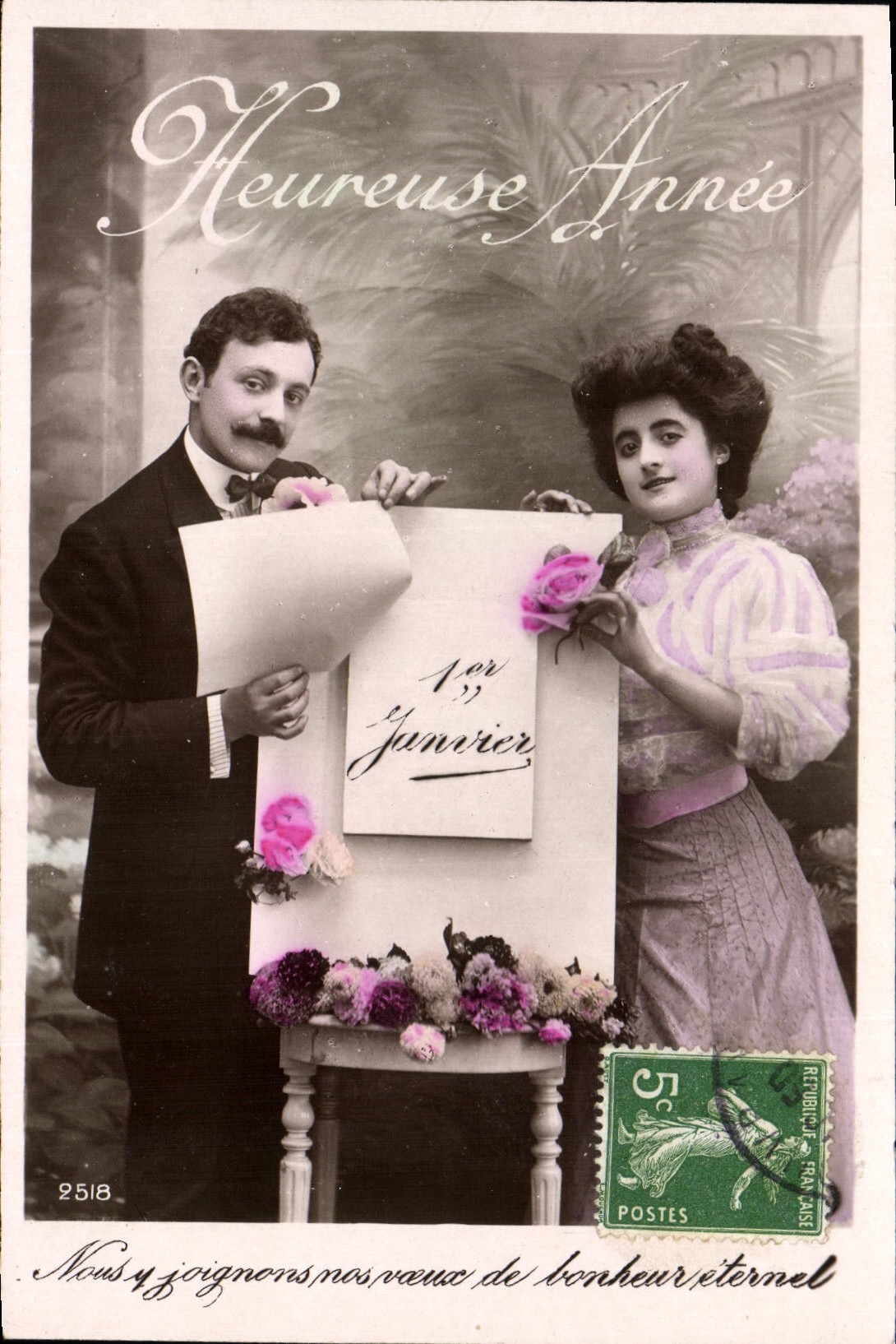 Couple devant panneau 'Pour Janvier' — 'Heureuse Année' — éditeur inconnu, n° 2518