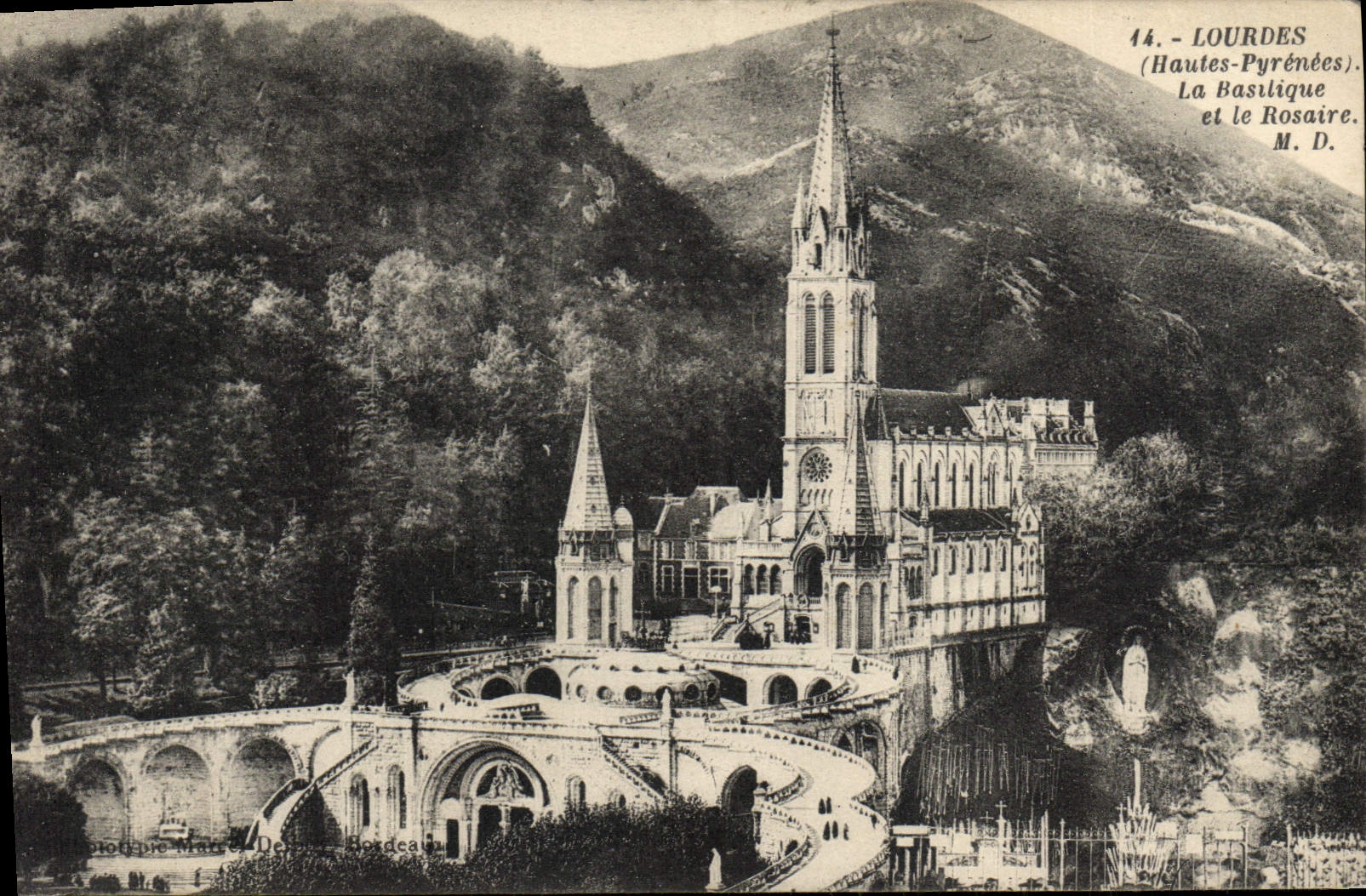 CPA Lourdes La Basilique Et Le Rosaire