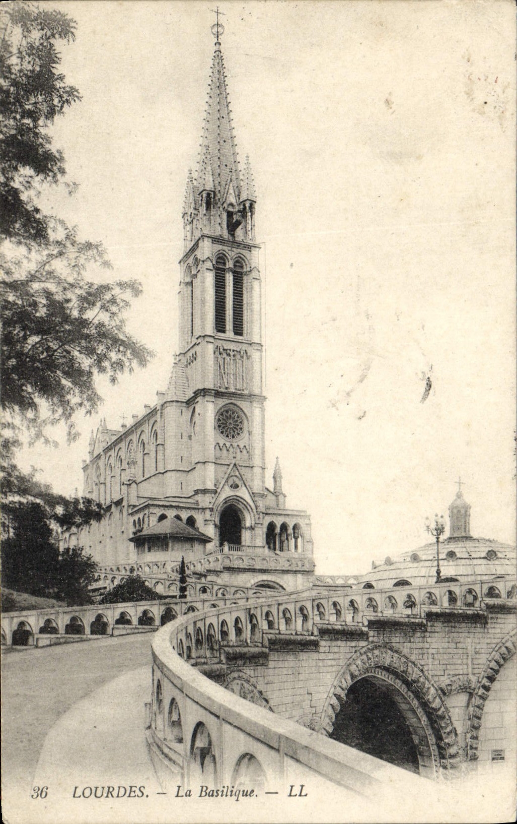 CPA Lourdes La Basilique