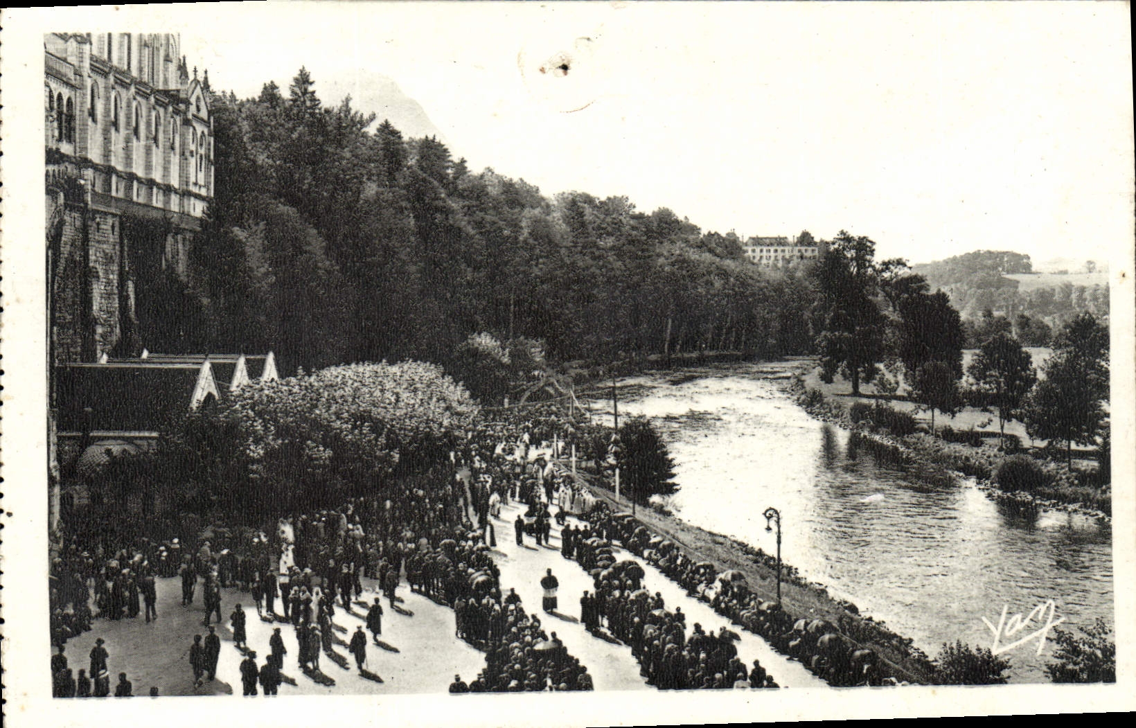 CPA Lourdes La Piscine Et Le Gave