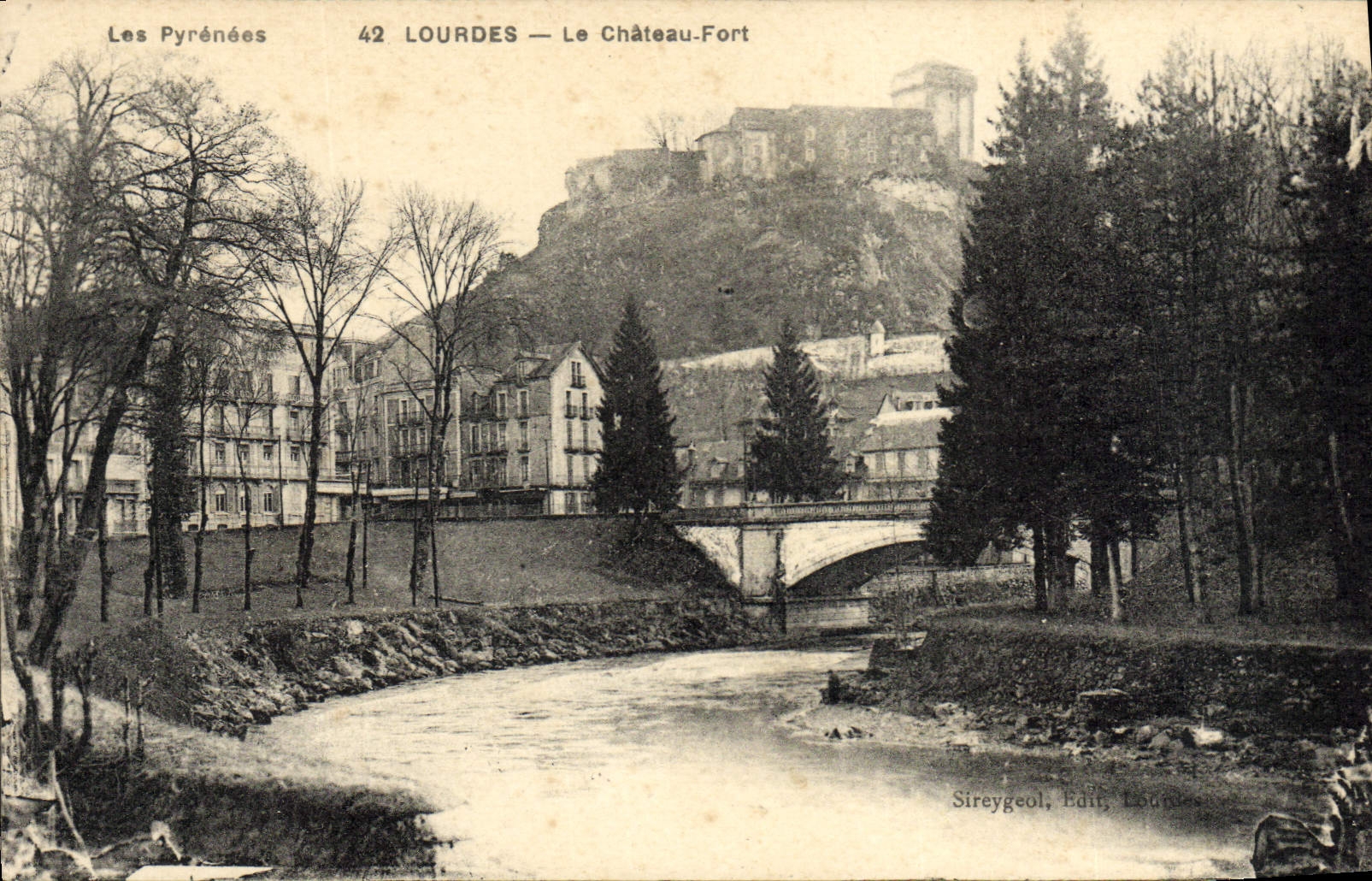 CPA Lourdes Le Chateau Fort