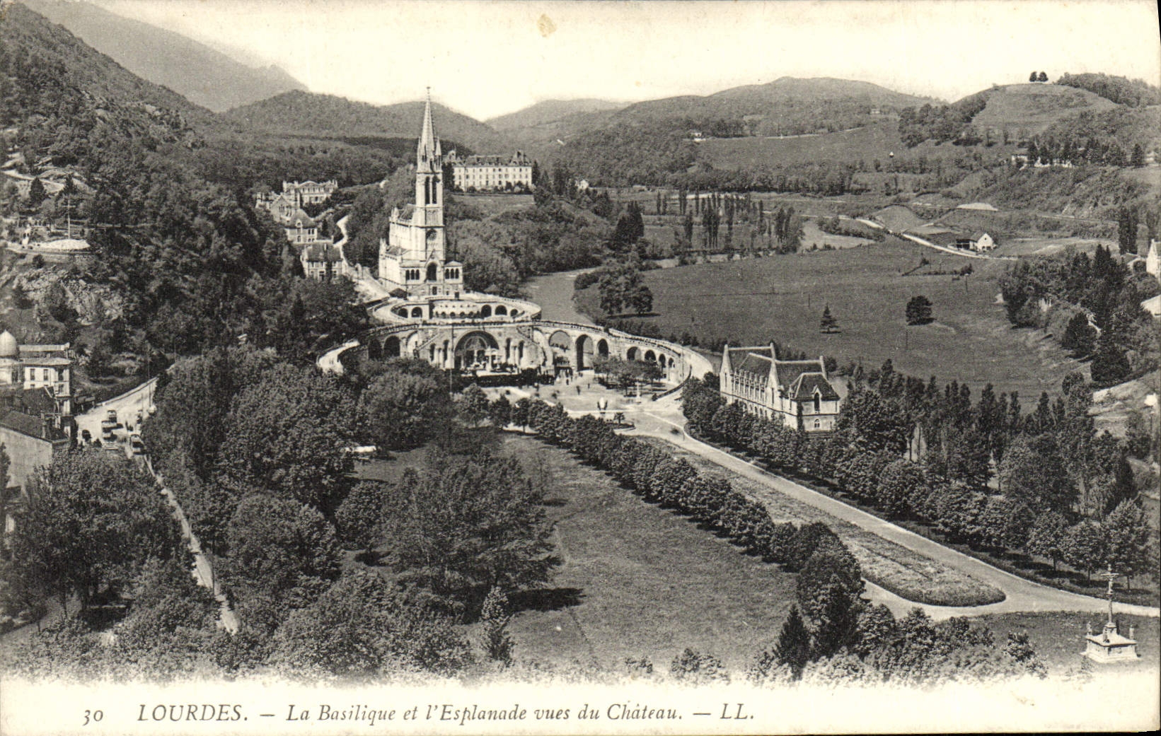 CPA Lourdes La Basilique Et I'Esplanade Vues Du Chateau