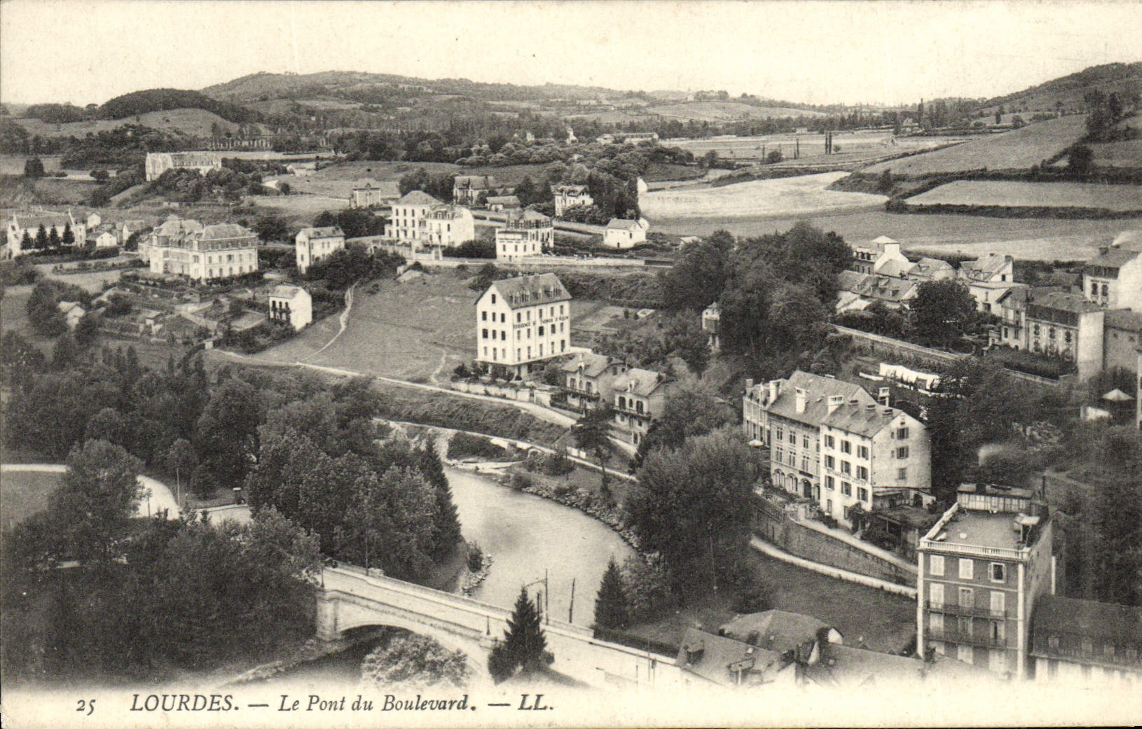 CPA Lourdes Le Pont Du Boulevard