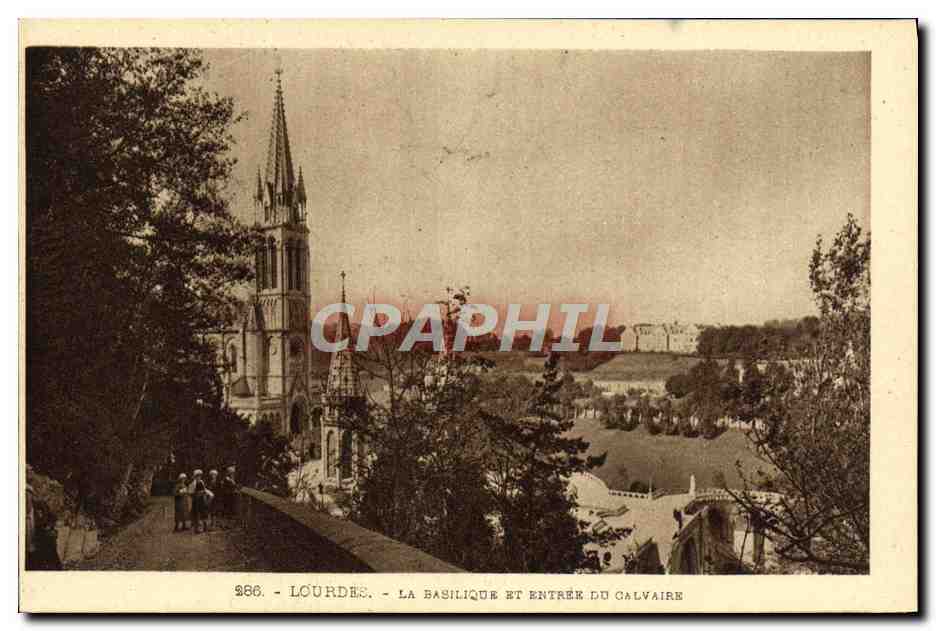 CPA Lourdes La Basilique Et Entree Du Calvaire