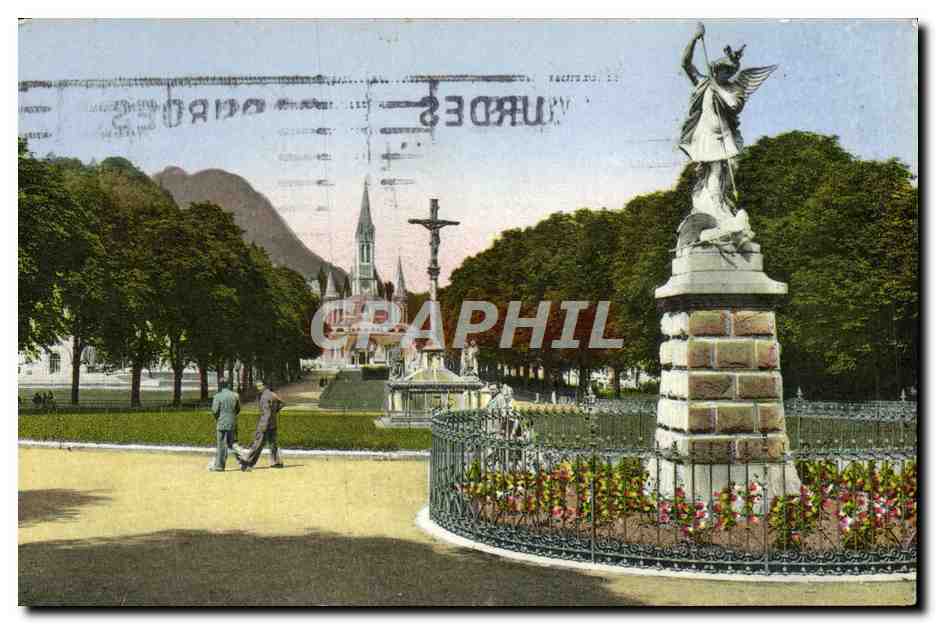 CPA Lourdes St Michel La Basilique Et I'Esplanade