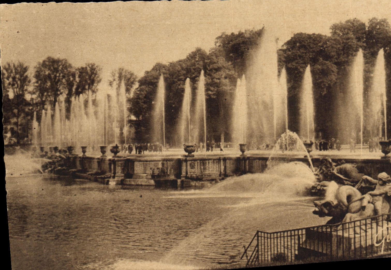 Versailles — Parc du Château, Les grandes eaux du bassin de Neptune — CPAPHIL
