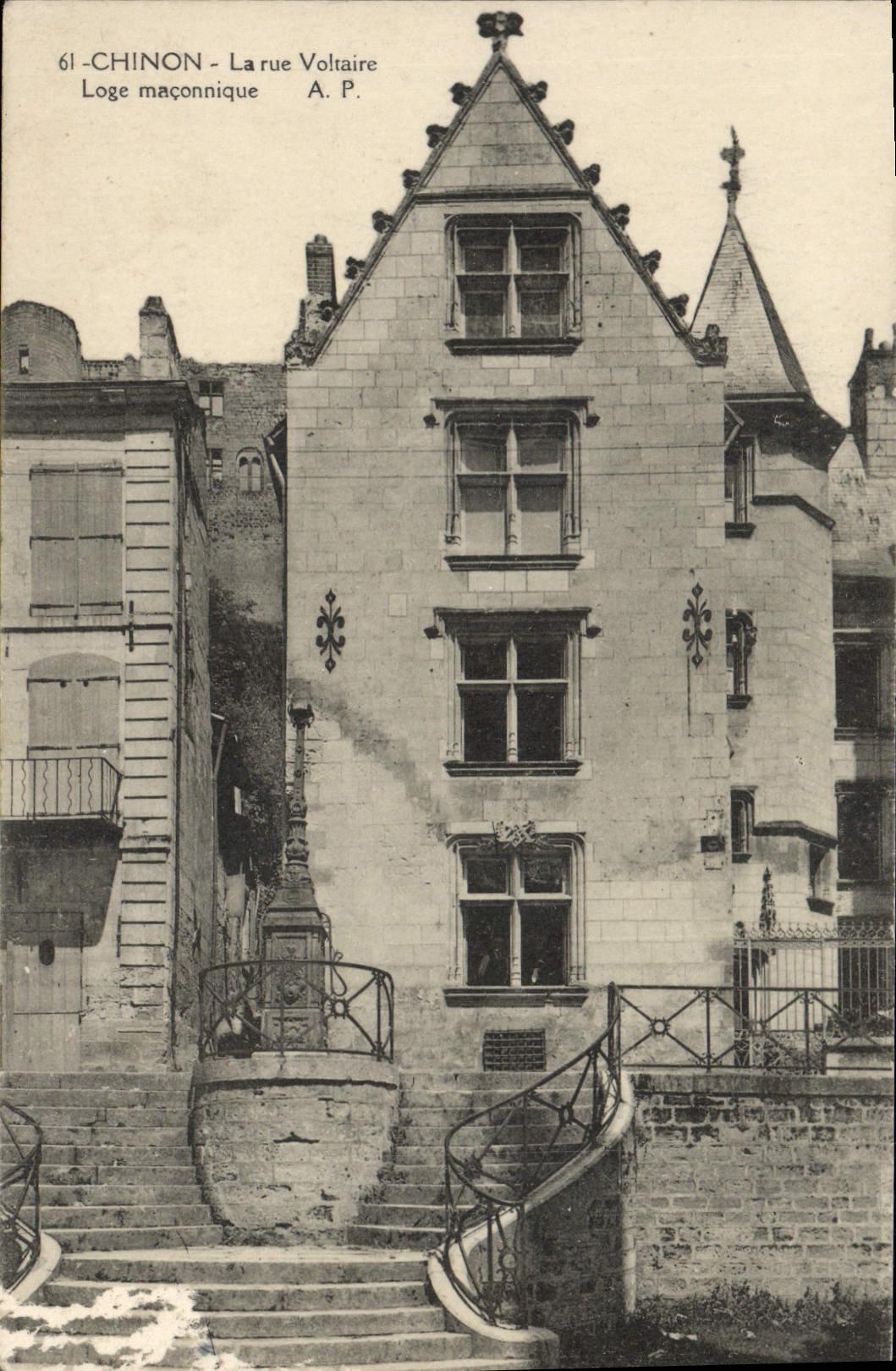CPA Chinon La rue Volraire Loge Maconnique Franc Macon Macconerie 