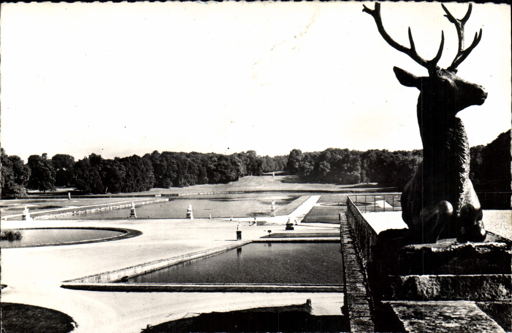 Le parc et les pièces d'eau — Château de Chantilly (Oise) — CPAPHIL 4097