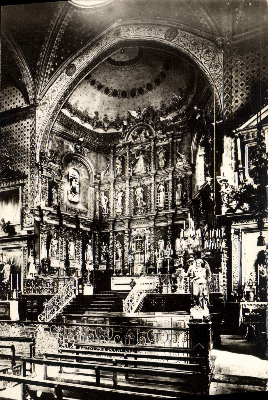 Saint-Jean-de-Luz — Église historique où fut célébré le mariage de Louis XIV avec l'infante Marie-Thérèse d'Espagne — Éditions Artistiques Raymond Bergevin