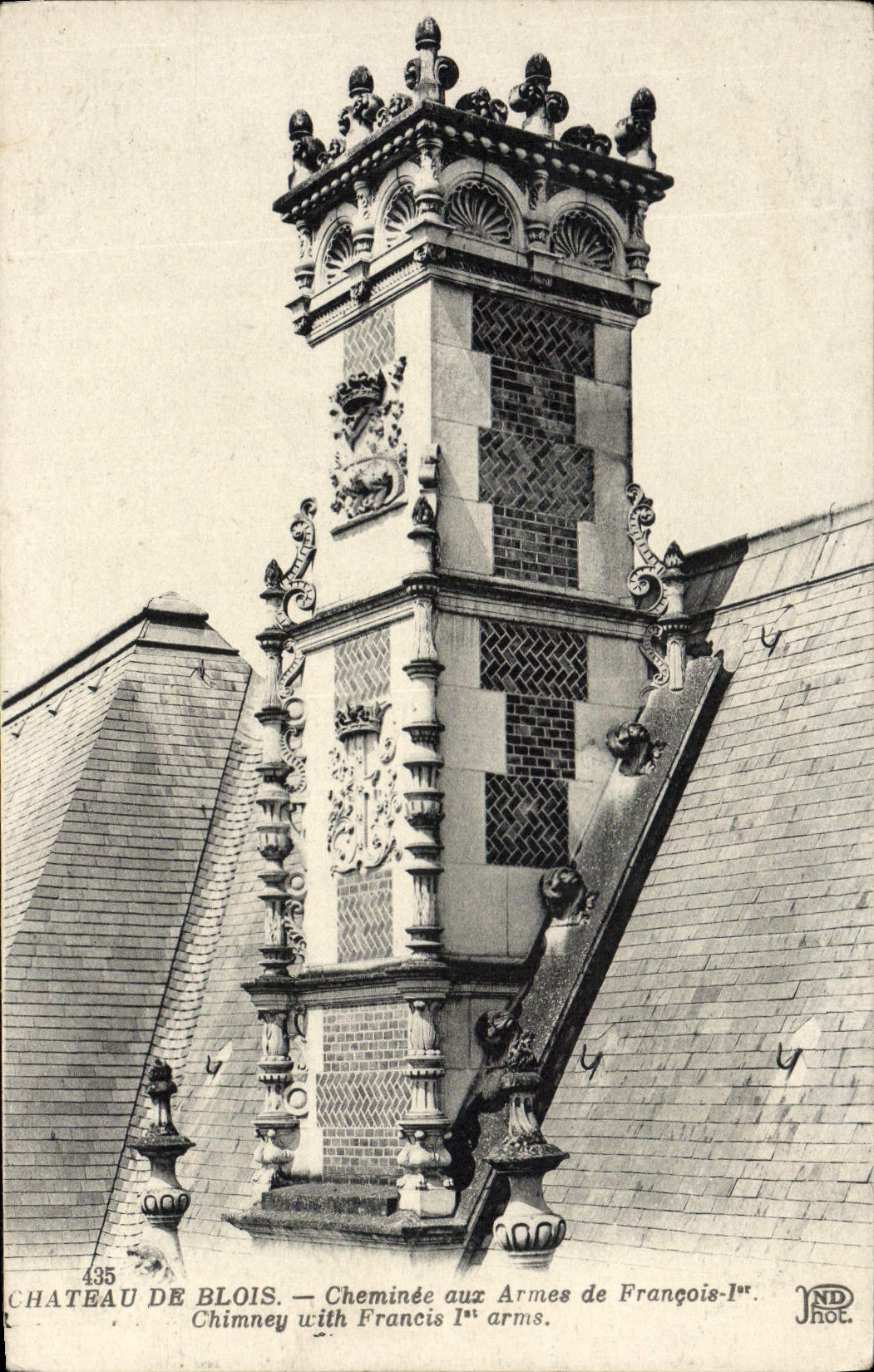 Castello di Blois — Caminetto con le Armi di Francesco I — ND Phot.