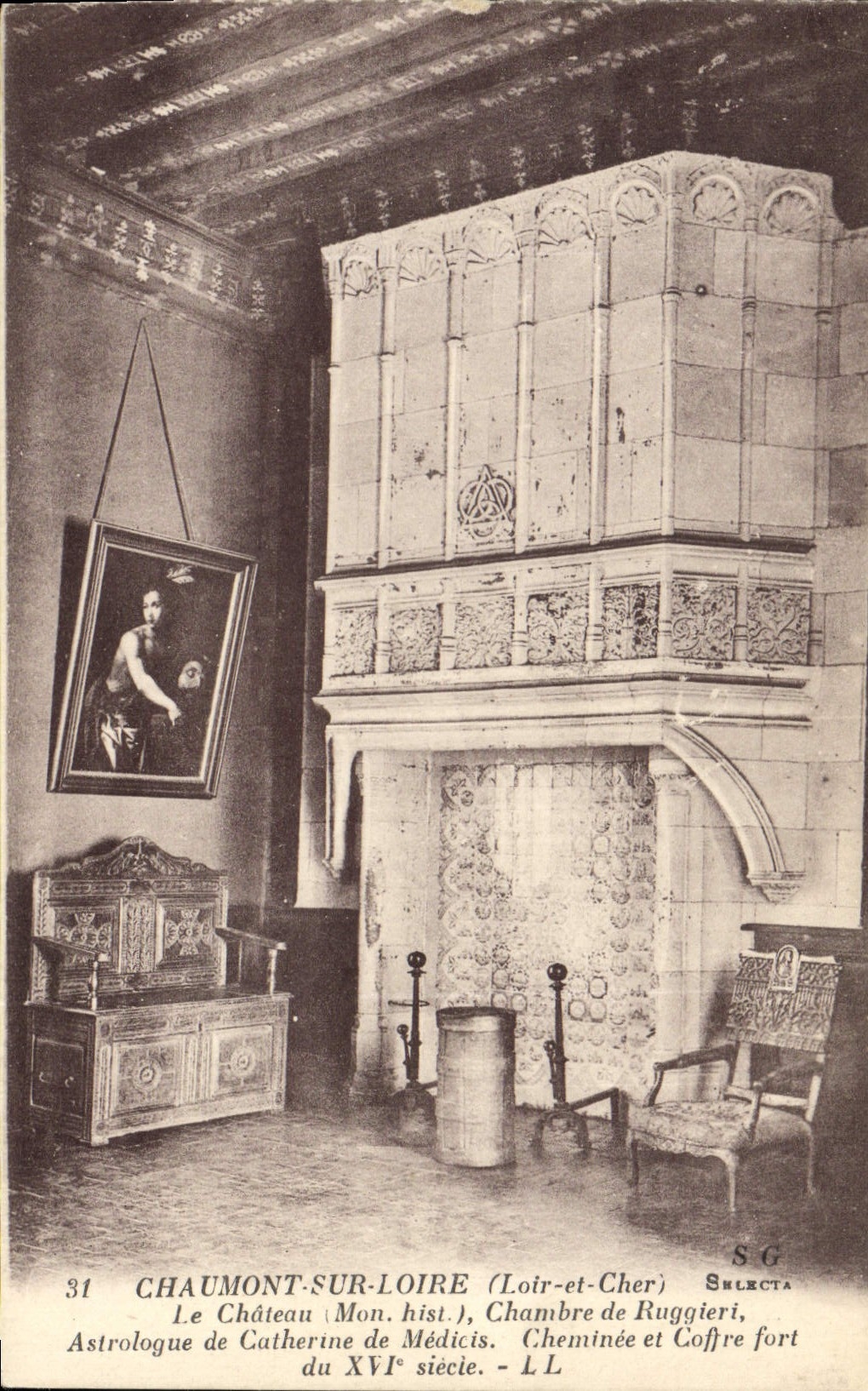 CPA Chaumont Sur Loire Le Chateau Chambre des Ruggieri Astrologue de Catherine de Medicis Cheminee et coffre fort