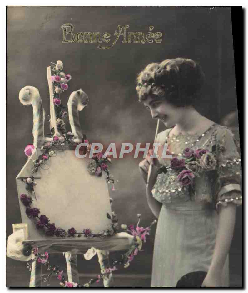 Femme à côté d'un grand gâteau — Bonne Année — éditeur inconnu