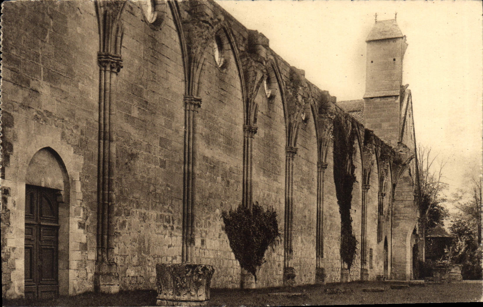 CPA Abbaye de Royaumont Asnieres sur Oise Ruines de l'abbatiale Mur meridional