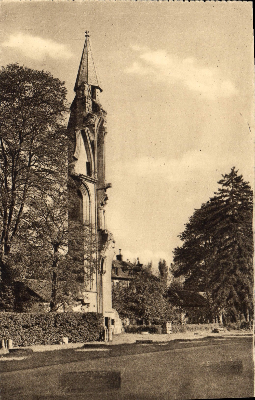 Ruinas de la Abadía de Royaumont — Torre del Escalier — Asnières-sur-Oise (S.-et-O.)