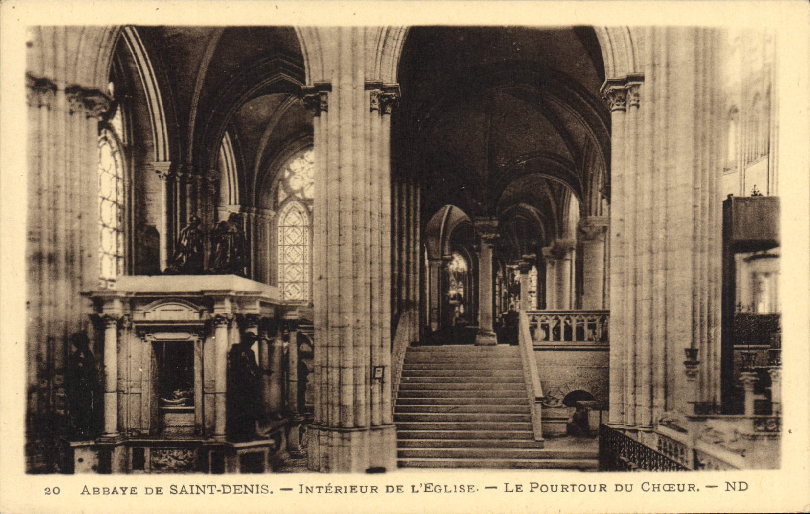 CPA Abbaye de Saint Denis Interieur de L'Eglise Le Pourtour du Choeur
