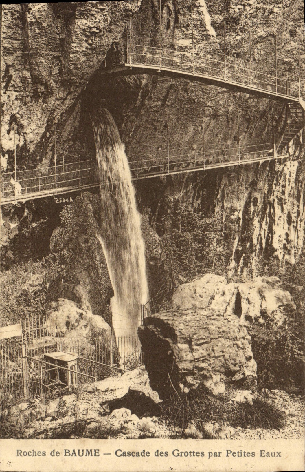 Roches de BAUME — Cascade des Grottes par Petites Eaux