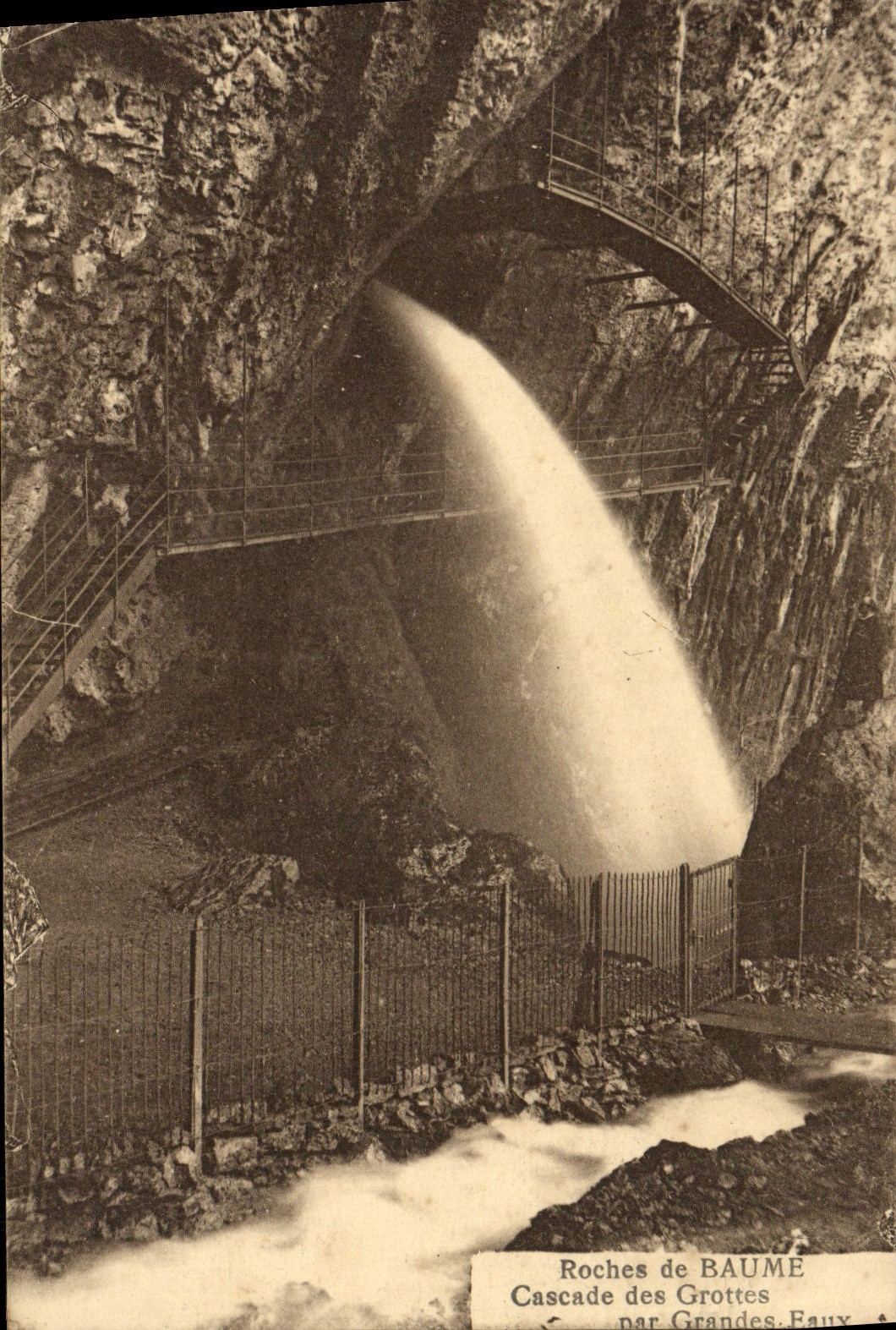 Roches de BAUME — Waterval van de Grotten bij Grote Waterstroom — uitgever niet zichtbaar