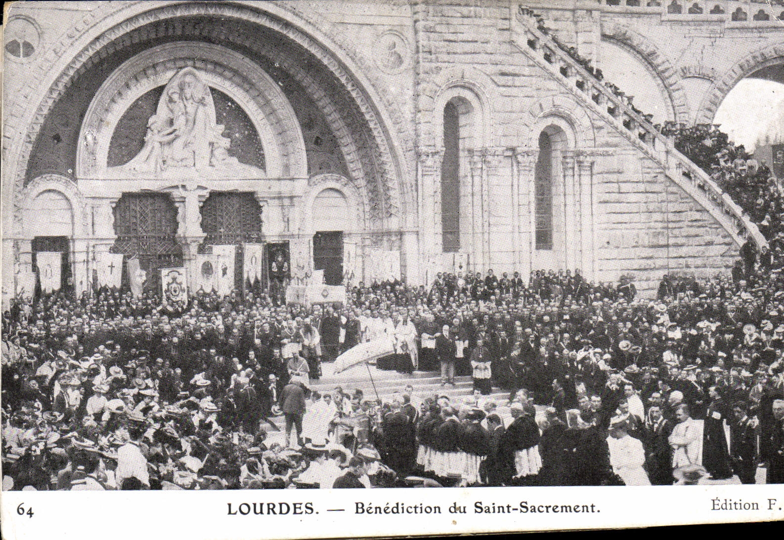 CPA Lourdes Benediction du Saint Sacrement