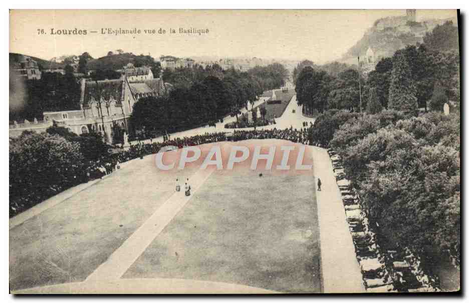 CPA Lourdes L'Esplande vue de la Basilique