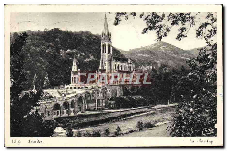CPA Lourdes La Basilique