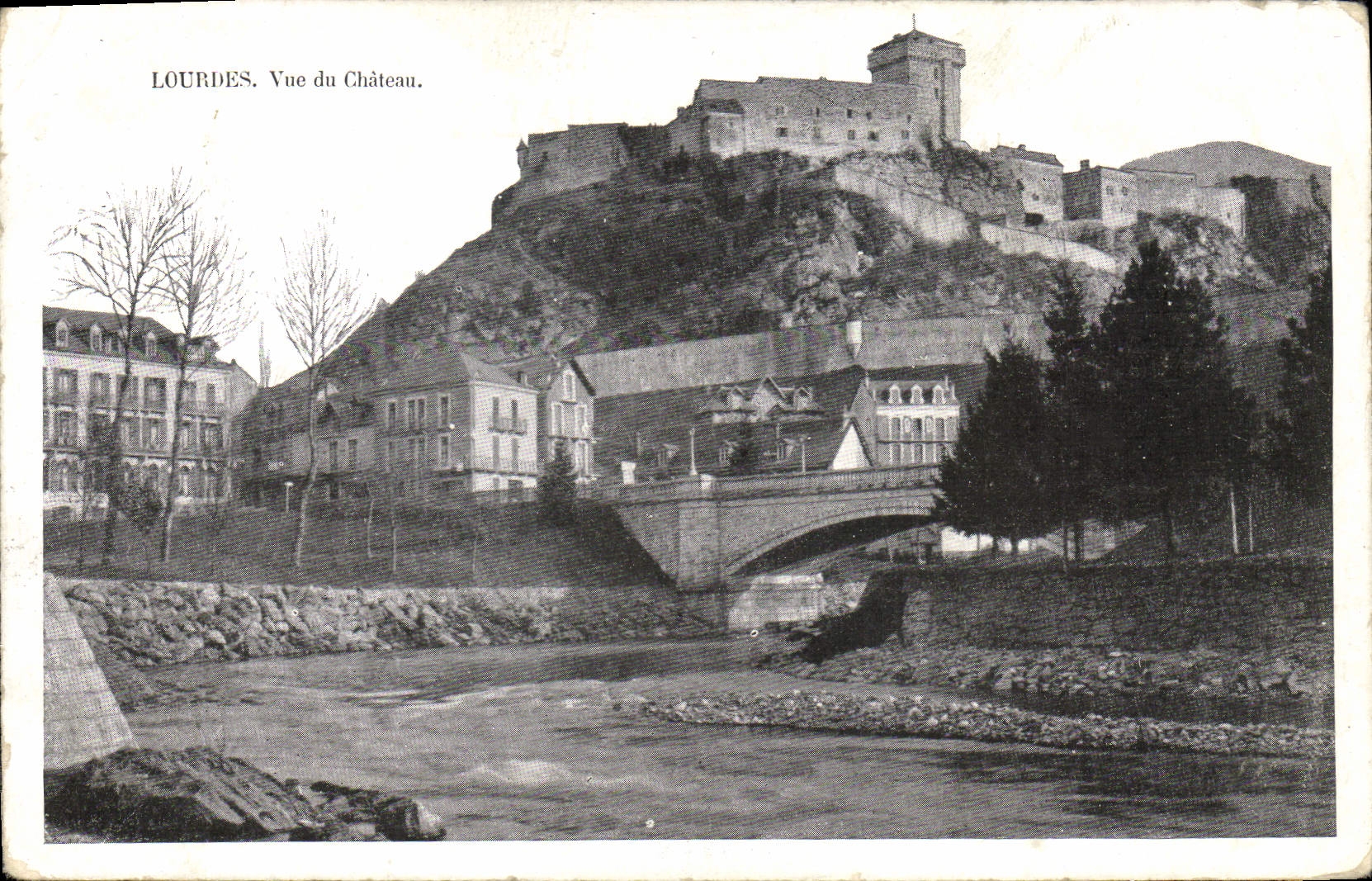 CPA Lourdes Vue du Chateau