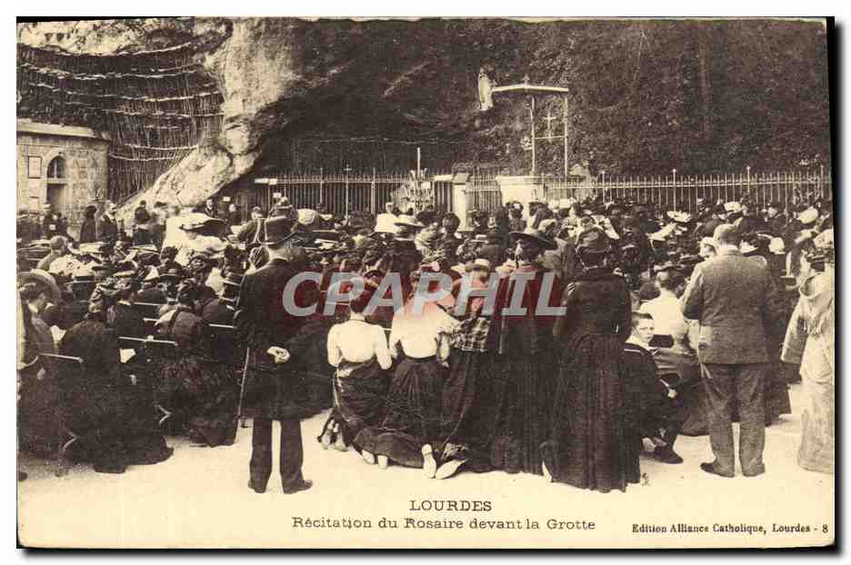 CPA Lourdes Recitation du Rosaire devant la Grotte
